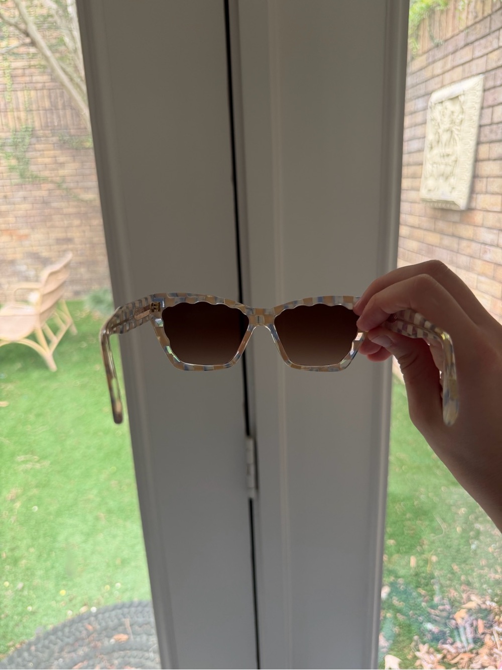Krewe Brigitte Sunglasses in white and clear checker - Picture 4 of 4